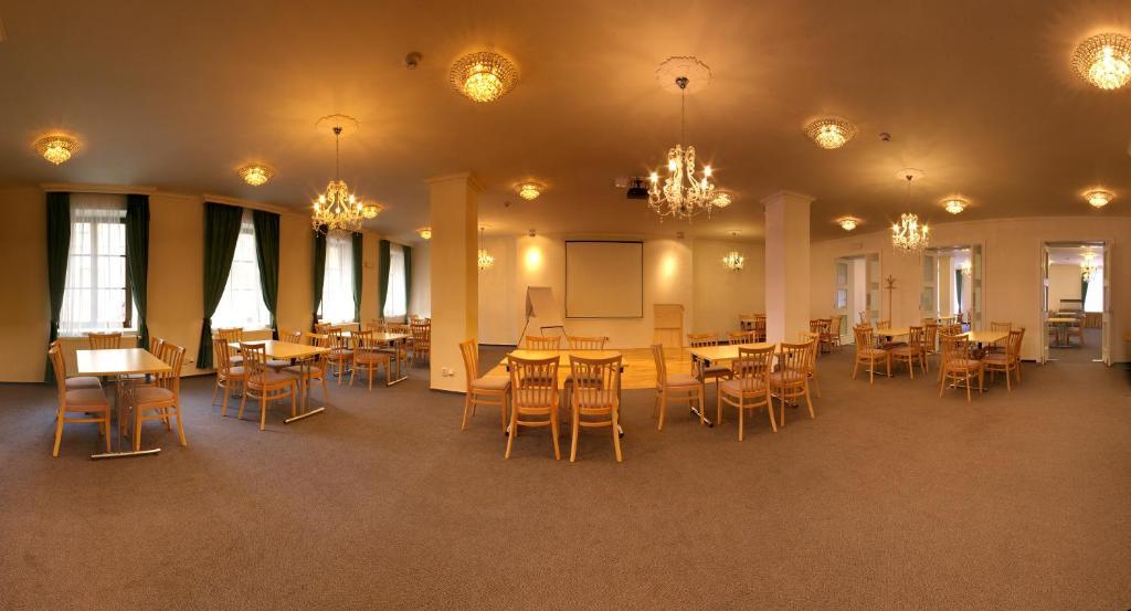 Zamecky Hotel Леднице Экстерьер фото