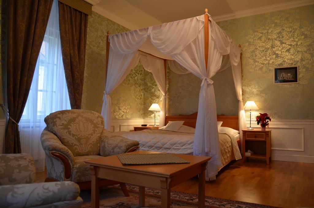 Zamecky Hotel Леднице Экстерьер фото