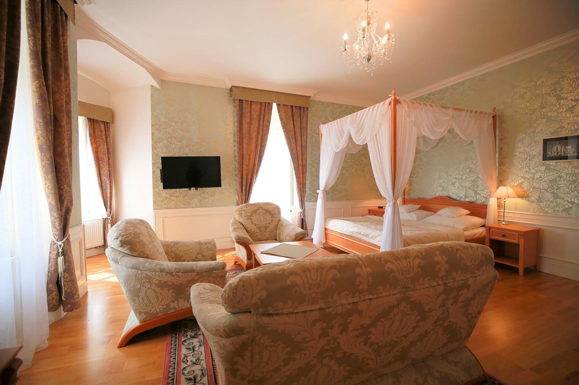 Zamecky Hotel Леднице Экстерьер фото