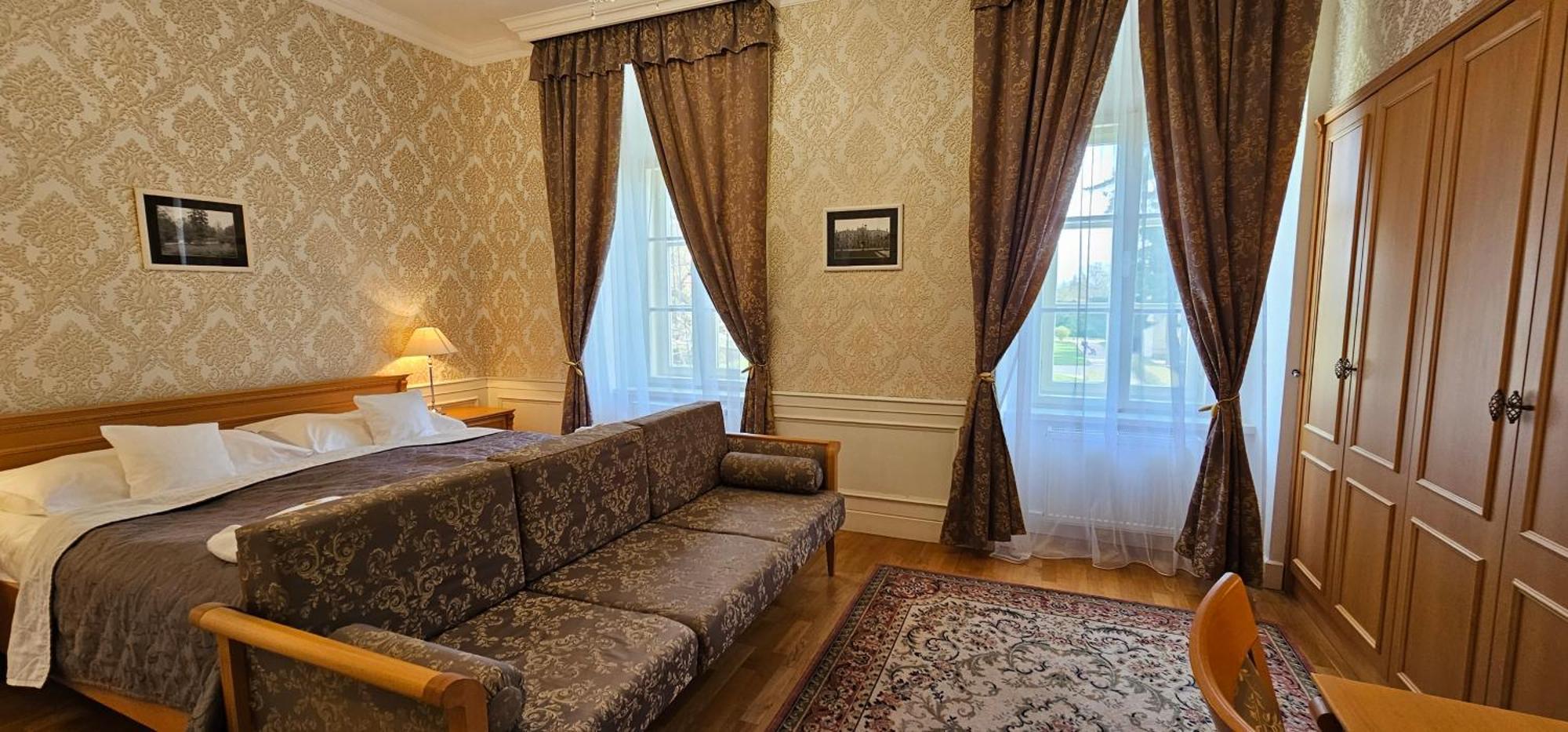 Zamecky Hotel Леднице Экстерьер фото