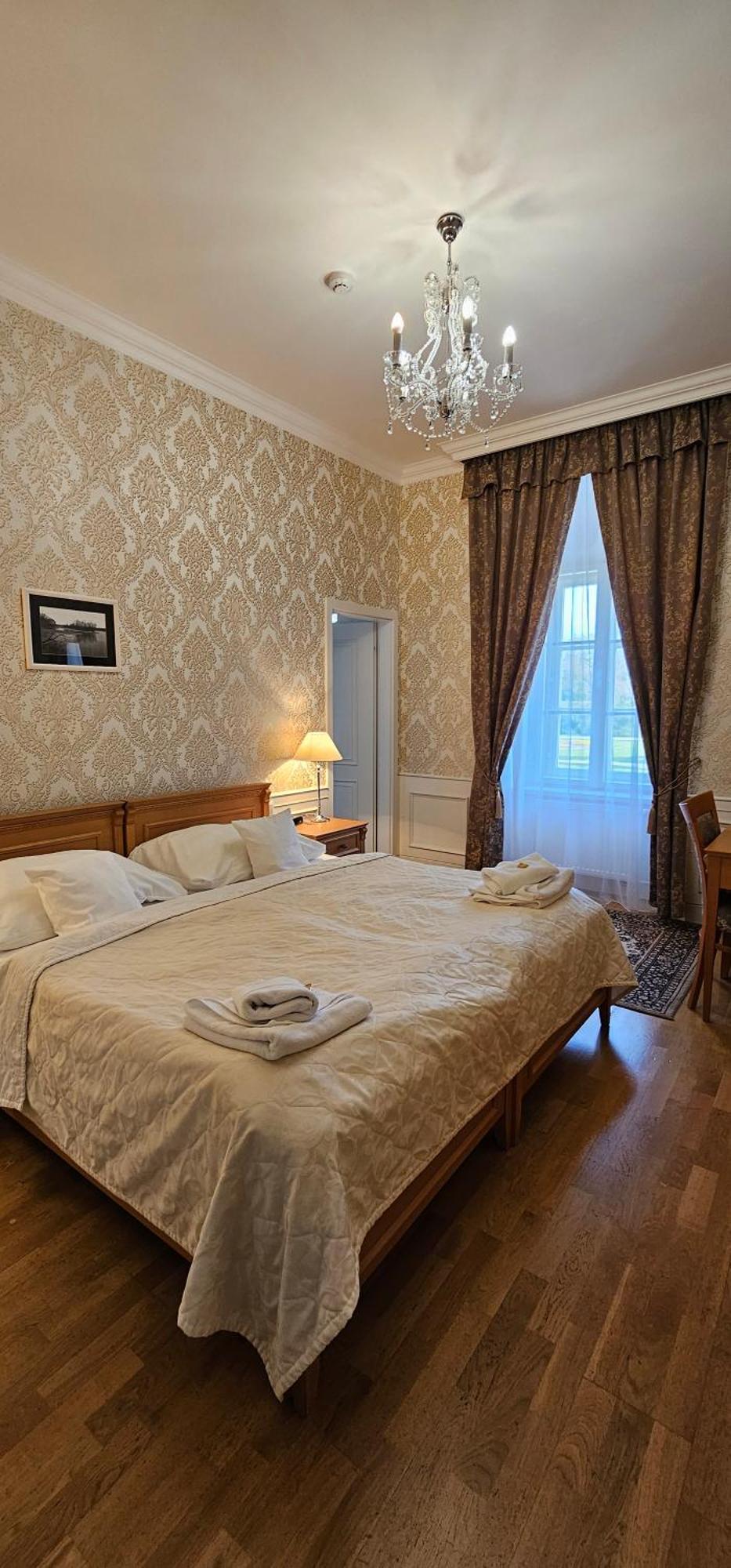 Zamecky Hotel Леднице Экстерьер фото