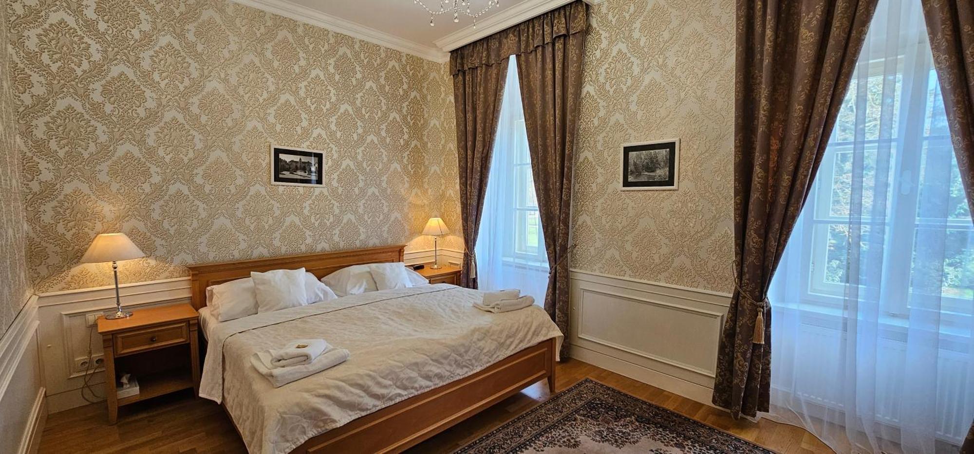 Zamecky Hotel Леднице Экстерьер фото
