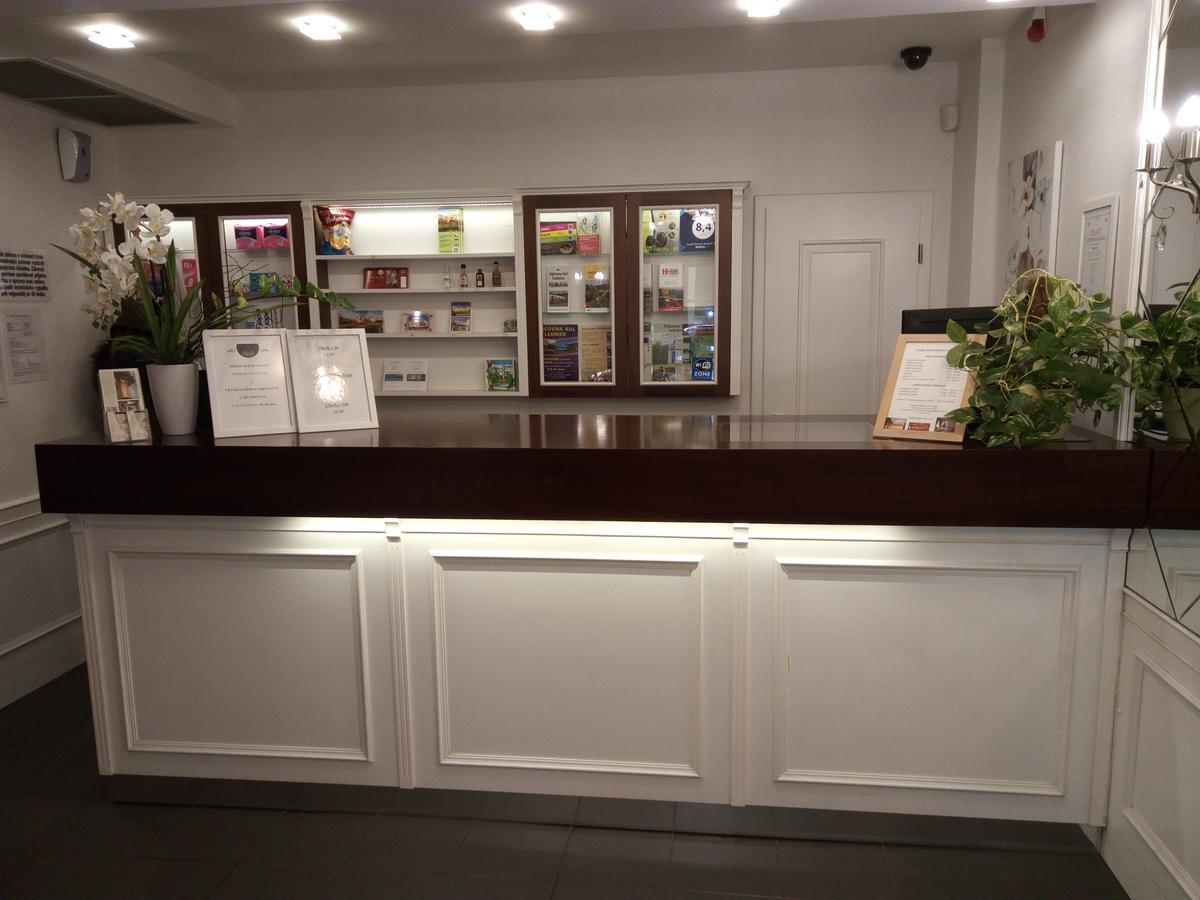 Zamecky Hotel Леднице Экстерьер фото
